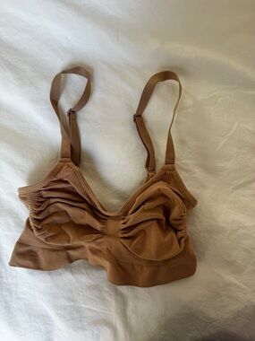 SKIMS Seamless Sculpt Bralette in Clay (S/M)